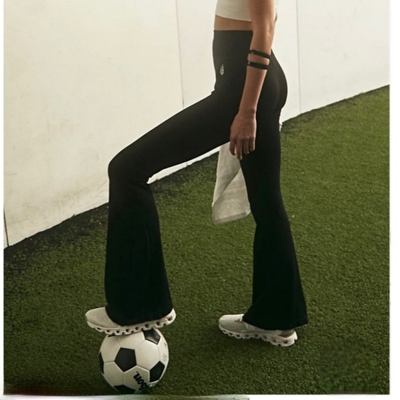FREE PEOPLE Good Karma Flare Leggings S/XS Black - Picture 2 of 8
